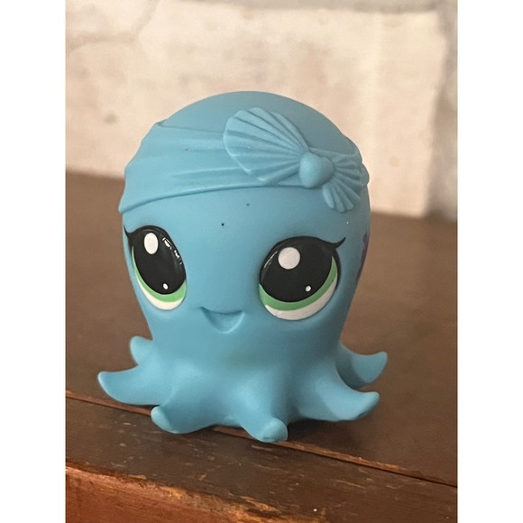 Littlest Pet Shop Other - Hasbro Littlest Pet Shop LPS Octopus #3549 Blue Bow